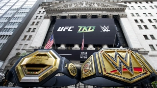 WWE/TKO увольняет и сокращает зарплаты своих звёзд, одновременно добиваясь рекордной прибыли.