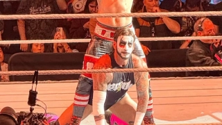 СМ Панк удивил фанатов гримом Дэнхаузена на живом шоу WWE