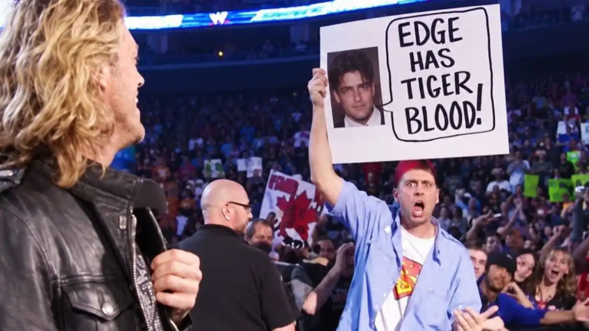 Умер знаменитый фанат WWE Sign Guy Рик Ахбергер
