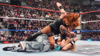 Фанаты возмущены матчем Бекки Линч против Сол Руки на WWE SNME.