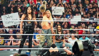 The Judgment Day уничтожила Стефани Вакер сразу в начале RAW