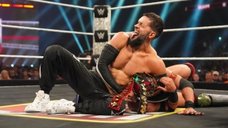 Звезда RAW прервала серию из 455 дней без побед.